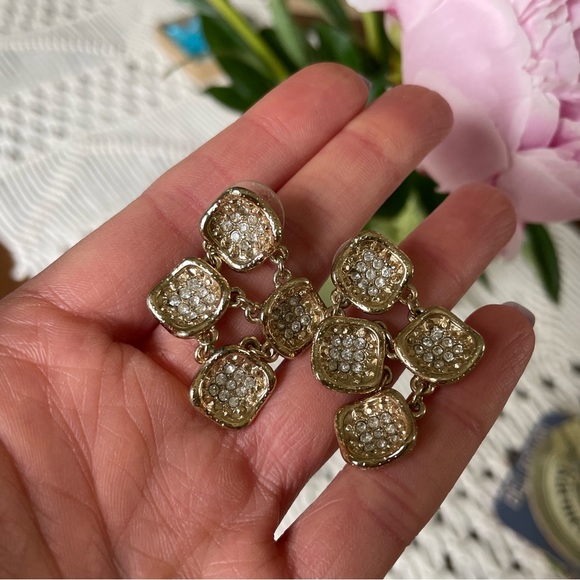 Sparkling Anthro Earrings - Picture 4 of 4